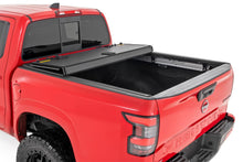 Load image into Gallery viewer, Rough Country 49520501 Hard Tri-Fold Tonneau Bed Cover for Select Nissan Frontier
