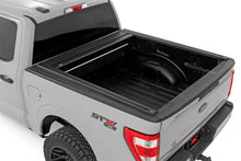 Load image into Gallery viewer, Rough Country 51509550 Retractable Bed Cover for Select Ford F-150