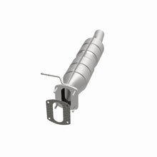 Load image into Gallery viewer, MagnaFlow Exhaust Products 51221 OEM Grade Direct-Fit Catalytic Converter for Select Ford F-250 Super Duty, Ford F-350 Super Duty, Ford F-450 Super Duty, Ford F-550 Super Duty