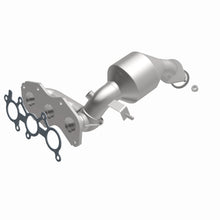 Load image into Gallery viewer, MagnaFlow Exhaust Products 5582822 California CARB Manifold Catalytic Converter for Select Toyota Sienna