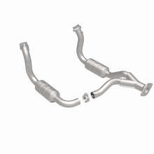 Load image into Gallery viewer, MagnaFlow Exhaust Products 5451760 California CARB Direct-Fit Catalytic Converter for Select Ford F-250 Super Duty, Ford F-350 Super Duty