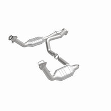 Load image into Gallery viewer, MagnaFlow Exhaust Products 51097 OEM Grade Direct-Fit Catalytic Converter for Select Cadillac Escalade, Chevrolet Avalanche 1500, Chevrolet Silverado 1500, Chevrolet Silverado Classic, Chevrolet Silverado 2500, Chevrolet Suburban 1500, Chevrolet Tahoe,