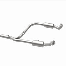 Load image into Gallery viewer, MagnaFlow Exhaust Products 21-599 OEM Grade Direct-Fit Catalytic Converter for Select Ford E-250, Ford E-350 Super Duty