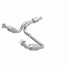 Load image into Gallery viewer, MagnaFlow Exhaust Products 5582578 California CARB Direct-Fit Catalytic Converter for Select Chevrolet Avalanche, Chevrolet Silverado 1500, Chevrolet Suburban 1500, Chevrolet Tahoe, GMC Sierra 1500, GMC Yukon, GMC Yukon XL