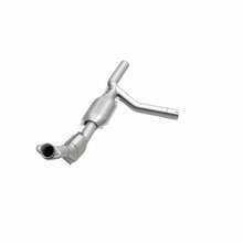 Load image into Gallery viewer, MagnaFlow Exhaust Products 447110 California CARB Direct-Fit Catalytic Converter for Select Ford E-150 Econoline, Ford E-150 Econoline Club Wagon