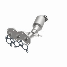Load image into Gallery viewer, MagnaFlow Exhaust Products 5582556 California CARB Manifold Catalytic Converter for Select Toyota Sienna