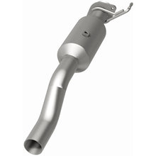 Load image into Gallery viewer, MagnaFlow Exhaust Products 280440 OEM Grade Direct-Fit Catalytic Converter for Select Ford F-350 Super Duty, Ford F-450 Super Duty, Ford F-550 Super Duty