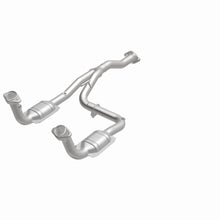 Load image into Gallery viewer, MagnaFlow Exhaust Products 23957 HM Grade Direct-Fit Catalytic Converter for Select Jeep Liberty