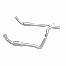 Load image into Gallery viewer, MagnaFlow Exhaust Products 5551294 California CARB Direct-Fit Catalytic Converter for Select Ford E-150, Ford E-250, Ford E-350 Super Duty