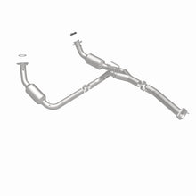 Load image into Gallery viewer, MagnaFlow Exhaust Products 4551211 California CARB Direct-Fit Catalytic Converter for Select Chevrolet Express 1500, Chevrolet Express 2500, GMC Savana 1500, GMC Savana