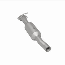 Load image into Gallery viewer, MagnaFlow Exhaust Products 280434 OEM Grade Direct-Fit Catalytic Converter for Select Ford F-350 Super Duty, Ford F-450 Super Duty, Ford F-550 Super Duty