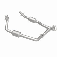 Load image into Gallery viewer, MagnaFlow Exhaust Products 4583378 California CARB Direct-Fit Catalytic Converter for Select Ford E-150, Ford E-150 Club Wagon, Ford E-250, Ford E-350 Club Wagon, Ford E-350 Super Duty