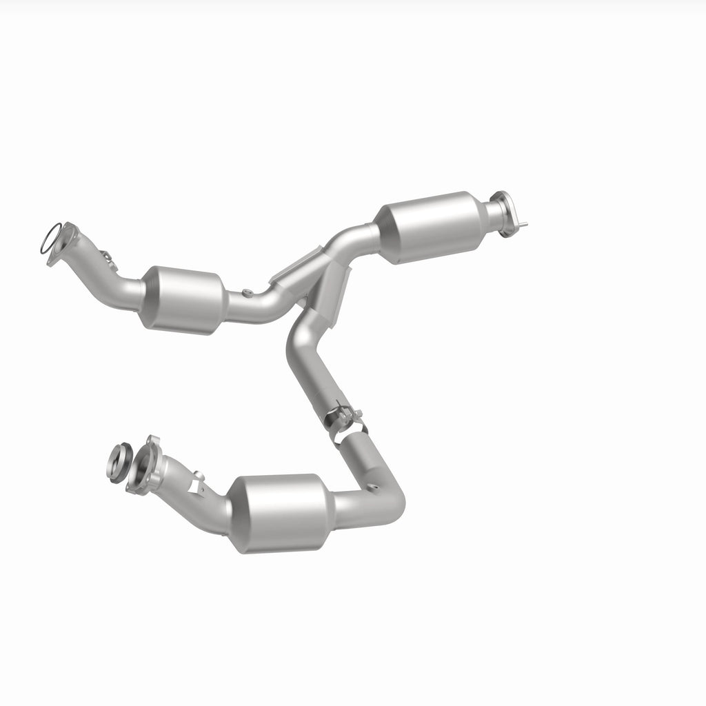 MagnaFlow Exhaust Products 280429 OEM Grade Direct-Fit Catalytic Converter for Select Chevrolet Express 2500, Chevrolet Express 3500, Chevrolet Express 4500, GMC Savana 2500, GMC Savana 3500, GMC Savana