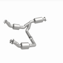 Load image into Gallery viewer, MagnaFlow Exhaust Products 280429 OEM Grade Direct-Fit Catalytic Converter for Select Chevrolet Express 2500, Chevrolet Express 3500, Chevrolet Express 4500, GMC Savana 2500, GMC Savana 3500, GMC Savana
