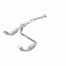 Load image into Gallery viewer, MagnaFlow Exhaust Products 51092 OEM Grade Direct-Fit Catalytic Converter for Select Chevrolet Express 1500, Chevrolet Express 2500, GMC Savana 1500, GMC Savana