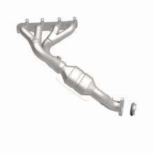 Load image into Gallery viewer, MagnaFlow Exhaust Products 452784 California CARB Manifold Catalytic Converter for Select Cadillac XLR