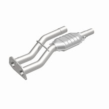 Load image into Gallery viewer, MagnaFlow Exhaust Products 23179 HM Grade Direct-Fit Catalytic Converter for Select Chevrolet C2500, Chevrolet C2500 Suburban, Chevrolet C3500, Chevrolet K2500, Chevrolet K3500, GMC C2500, GMC C2500 Suburban, GMC K2500, GMC K3500
