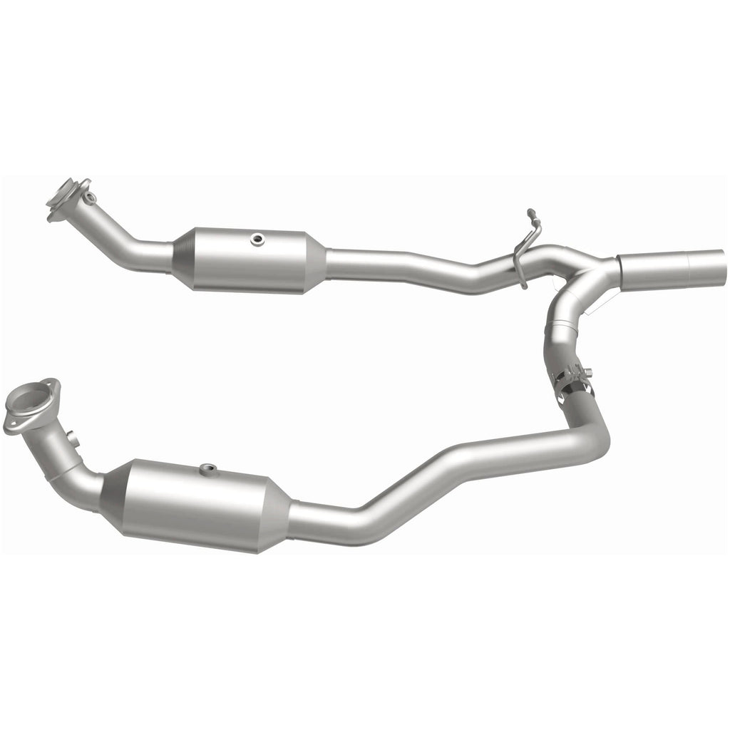 MagnaFlow Exhaust Products 280014 OEM Grade Direct-Fit Catalytic Converter for Select Ford E-350 Super Duty, Ford E-450 Super Duty