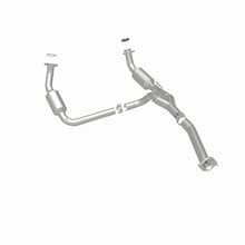 Load image into Gallery viewer, MagnaFlow Exhaust Products 4551211 California CARB Direct-Fit Catalytic Converter for Select Chevrolet Express 1500, Chevrolet Express 2500, GMC Savana 1500, GMC Savana