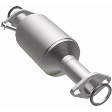 Load image into Gallery viewer, MagnaFlow Exhaust Products 3391895 California CARB Direct-Fit Catalytic Converter for Select Toyota Pickup