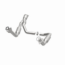 Load image into Gallery viewer, MagnaFlow Exhaust Products 5451650 California CARB Direct-Fit Catalytic Converter for Select Buick Rainier, Chevrolet Trailblazer, GMC Envoy