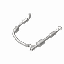 Load image into Gallery viewer, MagnaFlow Exhaust Products 5582439 California CARB Direct-Fit Catalytic Converter for Select Ford E-150, Ford E-250, Ford E-350 Super Duty