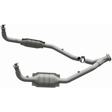Load image into Gallery viewer, MagnaFlow Exhaust Products 93690 HM Grade Direct-Fit Catalytic Converter for Select Land Rover Defender 90, Land Rover Discovery