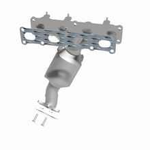 Load image into Gallery viewer, MagnaFlow Exhaust Products 5551158 California CARB Manifold Catalytic Converter for Select Jeep Cherokee