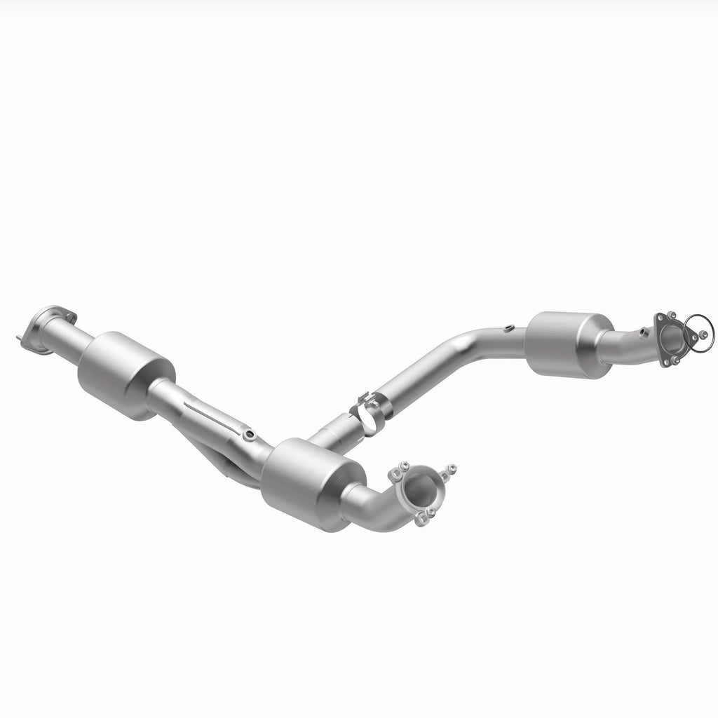 MagnaFlow Exhaust Products 280210 OEM Grade Direct-Fit Catalytic Converter for Select Chevrolet Express 2500, Chevrolet Express 3500, GMC Savana 2500, GMC Savana