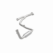 Load image into Gallery viewer, MagnaFlow Exhaust Products 93382 HM Grade Direct-Fit Catalytic Converter for Select Jeep Liberty