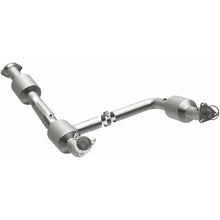 Load image into Gallery viewer, MagnaFlow Exhaust Products 280210 OEM Grade Direct-Fit Catalytic Converter for Select Chevrolet Express 2500, Chevrolet Express 3500, GMC Savana 2500, GMC Savana
