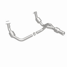 Load image into Gallery viewer, MagnaFlow Exhaust Products 5582616 California CARB Direct-Fit Catalytic Converter for Select Cadillac Escalade, Cadillac Escalade ESV, Cadillac Escalade EXT, Chevrolet Silverado 1500, GMC Sierra 1500, GMC Yukon, GMC Yukon XL