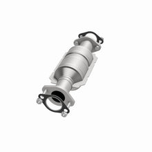 Load image into Gallery viewer, MagnaFlow Exhaust Products 5571469 California CARB Direct-Fit Catalytic Converter for Select Chevrolet Aveo, Chevrolet Aveo5, Pontiac G3