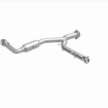 Load image into Gallery viewer, MagnaFlow Exhaust Products 4651411 California CARB Direct-Fit Catalytic Converter for Select Ford Expedition