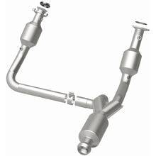 Load image into Gallery viewer, MagnaFlow Exhaust Products 5582642 California CARB Direct-Fit Catalytic Converter for Select Chevrolet Silverado 1500, Chevrolet Suburban, Chevrolet Tahoe, GMC Sierra 1500, GMC Yukon, GMC Yukon XL