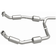 Load image into Gallery viewer, MagnaFlow Exhaust Products 5582640 California CARB Direct-Fit Catalytic Converter for Select Ford E-150, Ford E-250