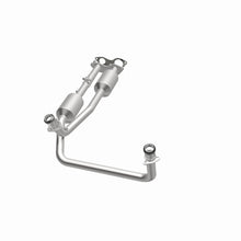 Load image into Gallery viewer, MagnaFlow Exhaust Products 4451453 California CARB Direct-Fit Catalytic Converter for Select Cadillac Escalade, Chevrolet C1500, Chevrolet C1500 Suburban, Chevrolet C2500, Chevrolet C2500 Suburban, Chevrolet C3500, Chevrolet K1500, Chevrolet K1500