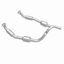Load image into Gallery viewer, MagnaFlow Exhaust Products 5582640 California CARB Direct-Fit Catalytic Converter for Select Ford E-150, Ford E-250