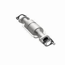 Load image into Gallery viewer, MagnaFlow Exhaust Products 5571469 California CARB Direct-Fit Catalytic Converter for Select Chevrolet Aveo, Chevrolet Aveo5, Pontiac G3