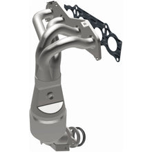 Load image into Gallery viewer, MagnaFlow Exhaust Products 5531078 California CARB Manifold Catalytic Converter for Select Pontiac Vibe