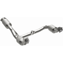 Load image into Gallery viewer, MagnaFlow Exhaust Products 280429 OEM Grade Direct-Fit Catalytic Converter for Select Chevrolet Express 2500, Chevrolet Express 3500, Chevrolet Express 4500, GMC Savana 2500, GMC Savana 3500, GMC Savana
