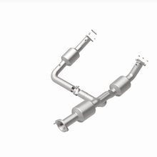 Load image into Gallery viewer, MagnaFlow Exhaust Products 280210 OEM Grade Direct-Fit Catalytic Converter for Select Chevrolet Express 2500, Chevrolet Express 3500, GMC Savana 2500, GMC Savana