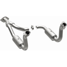 Load image into Gallery viewer, MagnaFlow Exhaust Products 51760 OEM Grade Direct-Fit Catalytic Converter for Select Ford F-250 Super Duty, Ford F-350 Super Duty, Ford F-450 Super Duty