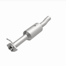 Load image into Gallery viewer, MagnaFlow Exhaust Products 280434 OEM Grade Direct-Fit Catalytic Converter for Select Ford F-350 Super Duty, Ford F-450 Super Duty, Ford F-550 Super Duty