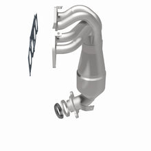 Load image into Gallery viewer, MagnaFlow Exhaust Products 5531078 California CARB Manifold Catalytic Converter for Select Pontiac Vibe