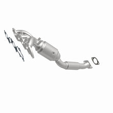 Load image into Gallery viewer, MagnaFlow Exhaust Products 5531052 California CARB Manifold Catalytic Converter for Select Ford Focus