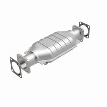 Load image into Gallery viewer, MagnaFlow Exhaust Products 3391652 California CARB Direct-Fit Catalytic Converter for Select Chevrolet LUV, Isuzu Amigo, Isuzu Pickup, Isuzu Rodeo, Isuzu Trooper