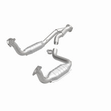 Load image into Gallery viewer, MagnaFlow Exhaust Products 4451640 California CARB Direct-Fit Catalytic Converter for Select Chevrolet SSR