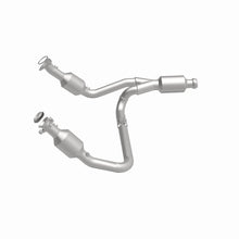 Load image into Gallery viewer, MagnaFlow Exhaust Products 5582642 California CARB Direct-Fit Catalytic Converter for Select Chevrolet Silverado 1500, Chevrolet Suburban, Chevrolet Tahoe, GMC Sierra 1500, GMC Yukon, GMC Yukon XL