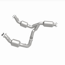 Load image into Gallery viewer, MagnaFlow Exhaust Products 280429 OEM Grade Direct-Fit Catalytic Converter for Select Chevrolet Express 2500, Chevrolet Express 3500, Chevrolet Express 4500, GMC Savana 2500, GMC Savana 3500, GMC Savana
